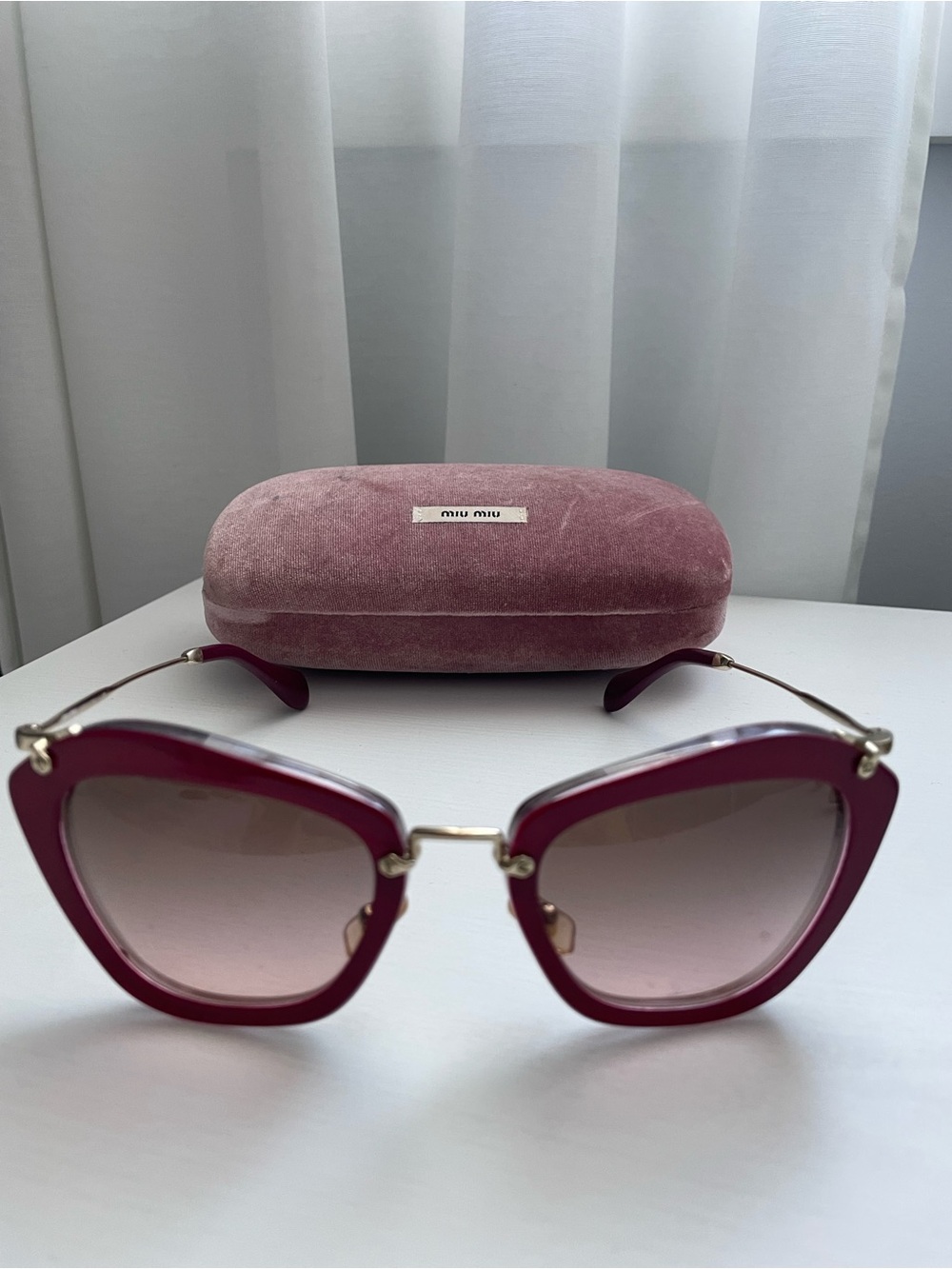 Miu Miu Pink Gradient Cat-Eye Sunglasses with Velvet Case